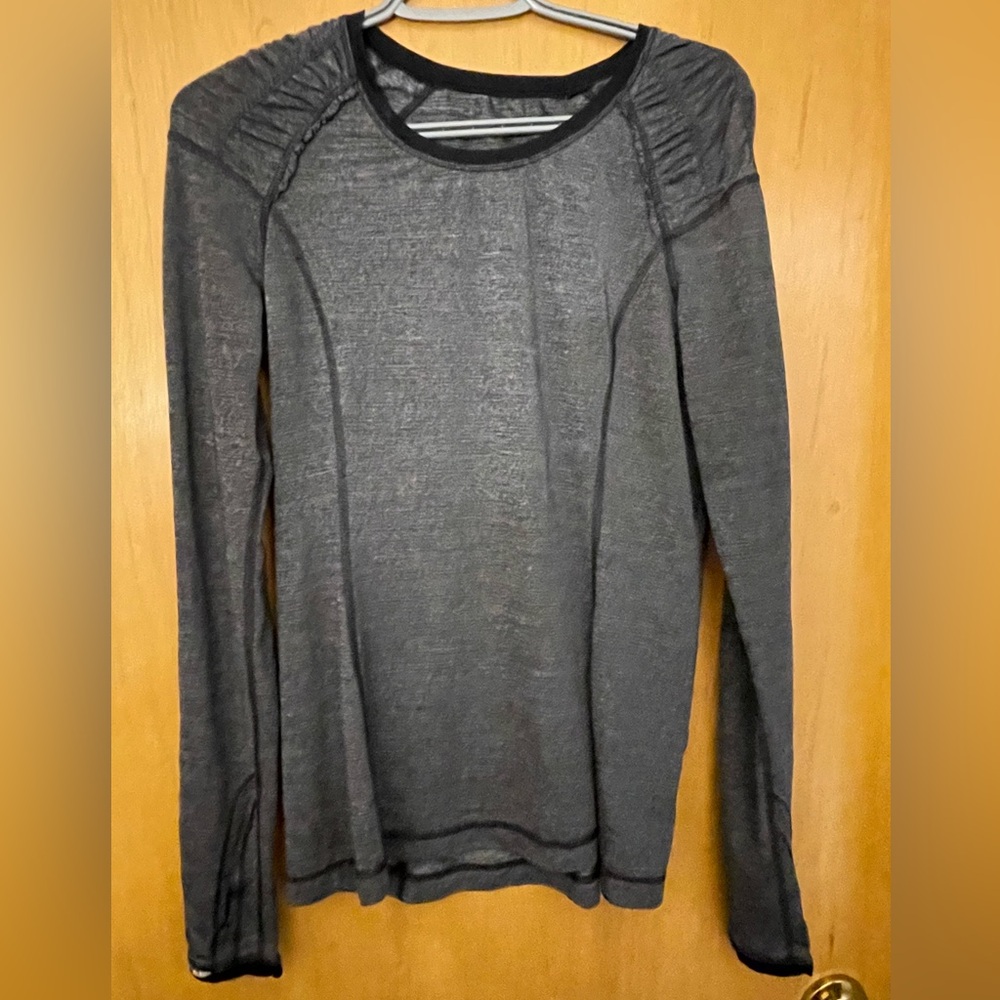 Ladies long sleeved lululemon top